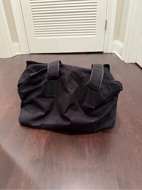 lululemon athletica Black Men’s Duffel Bag with Top Handles